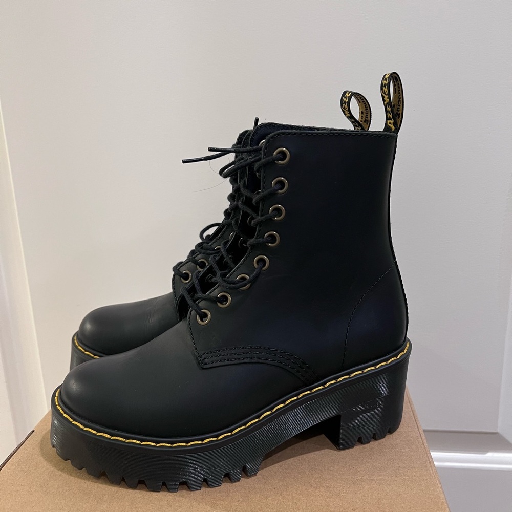 DR. MARTEN SHRIVER HI BOOTS size 5